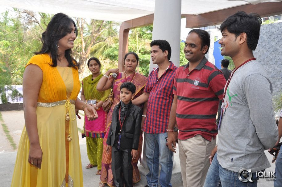 Nagarjuna-Meets-Docomo-Manam-Contest-Winners